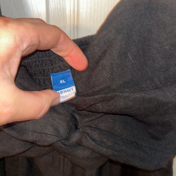 Old Navy Black Tie-Shoulder Cropped Twist-Front XL Smocked Jumpsuit - Picture 4 of 5